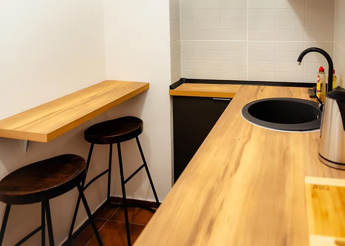 Modern - Victory Square Near Government Building * Bükreş