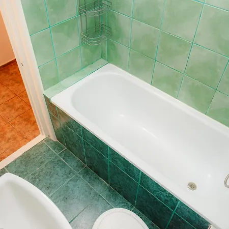 Modern - Victory Square Near Government Building Bucureşti