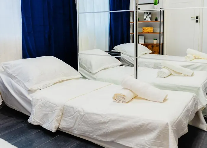 Modern - Victory Square Near Government Building * 부쿠레슈티