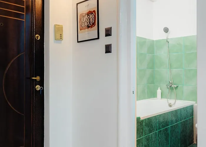 Modern - Victory Square Near Government Building * 부쿠레슈티