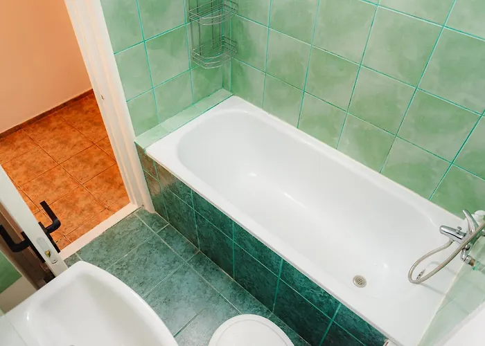 Modern - Victory Square Near Government Building 부쿠레슈티