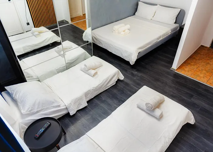 Apartman Modern - Victory Square Near Government Building *